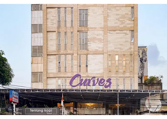 Curves Residence Mitra Reddoorz