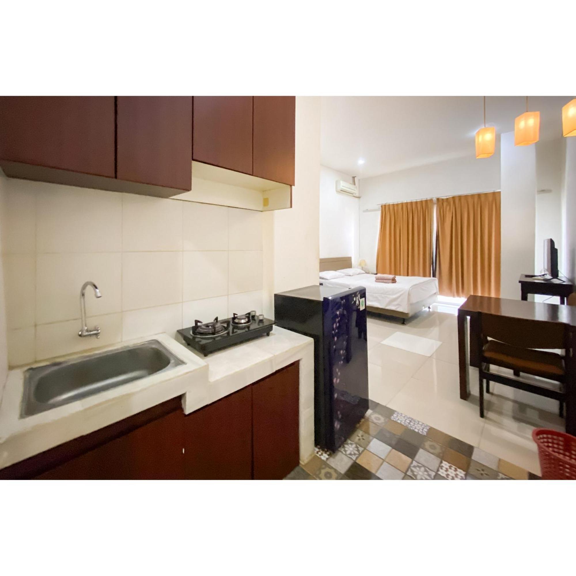 Curves Mitra Reddoorz Hotel Jakarta