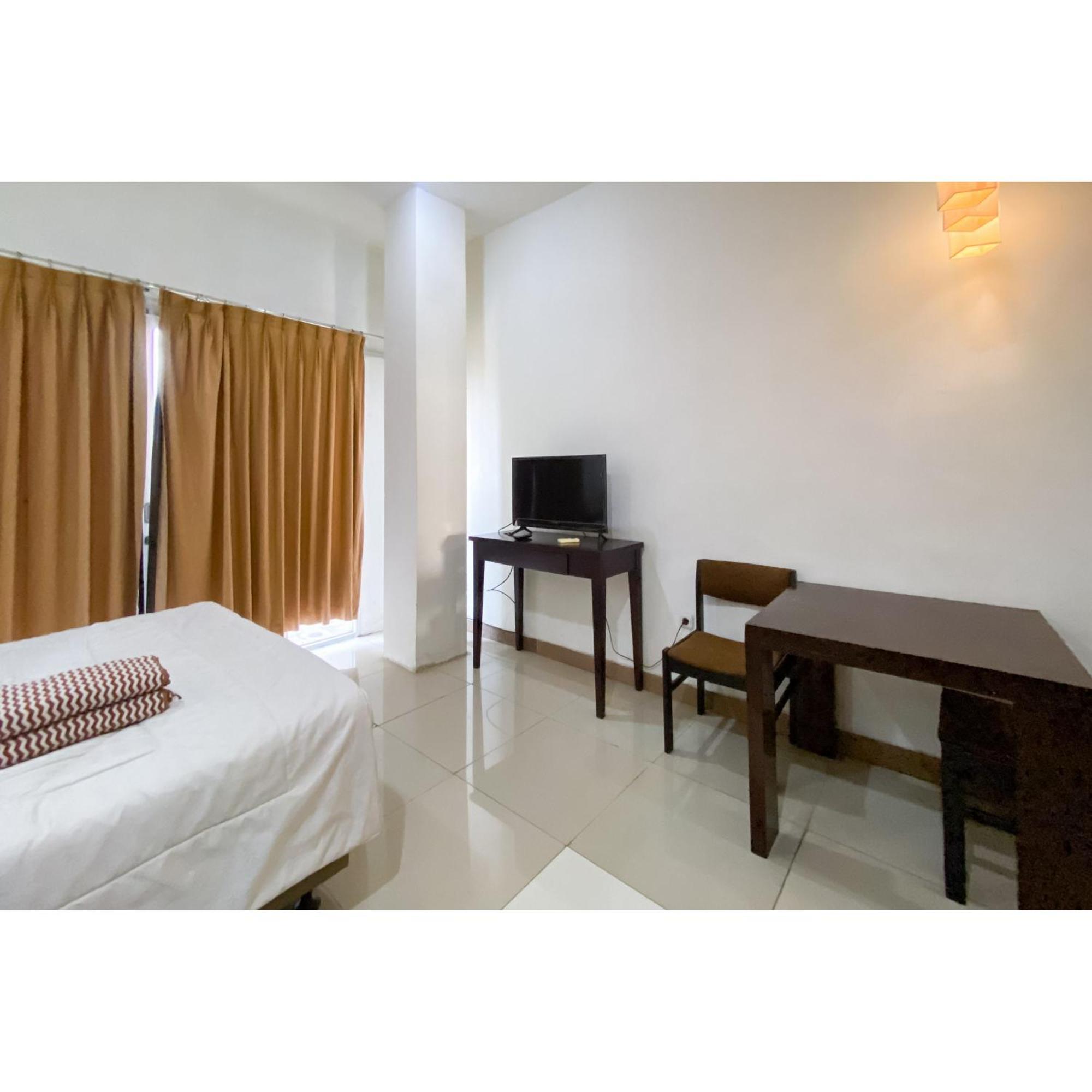 Hotel Curves Mitra Reddoorz Jakarta