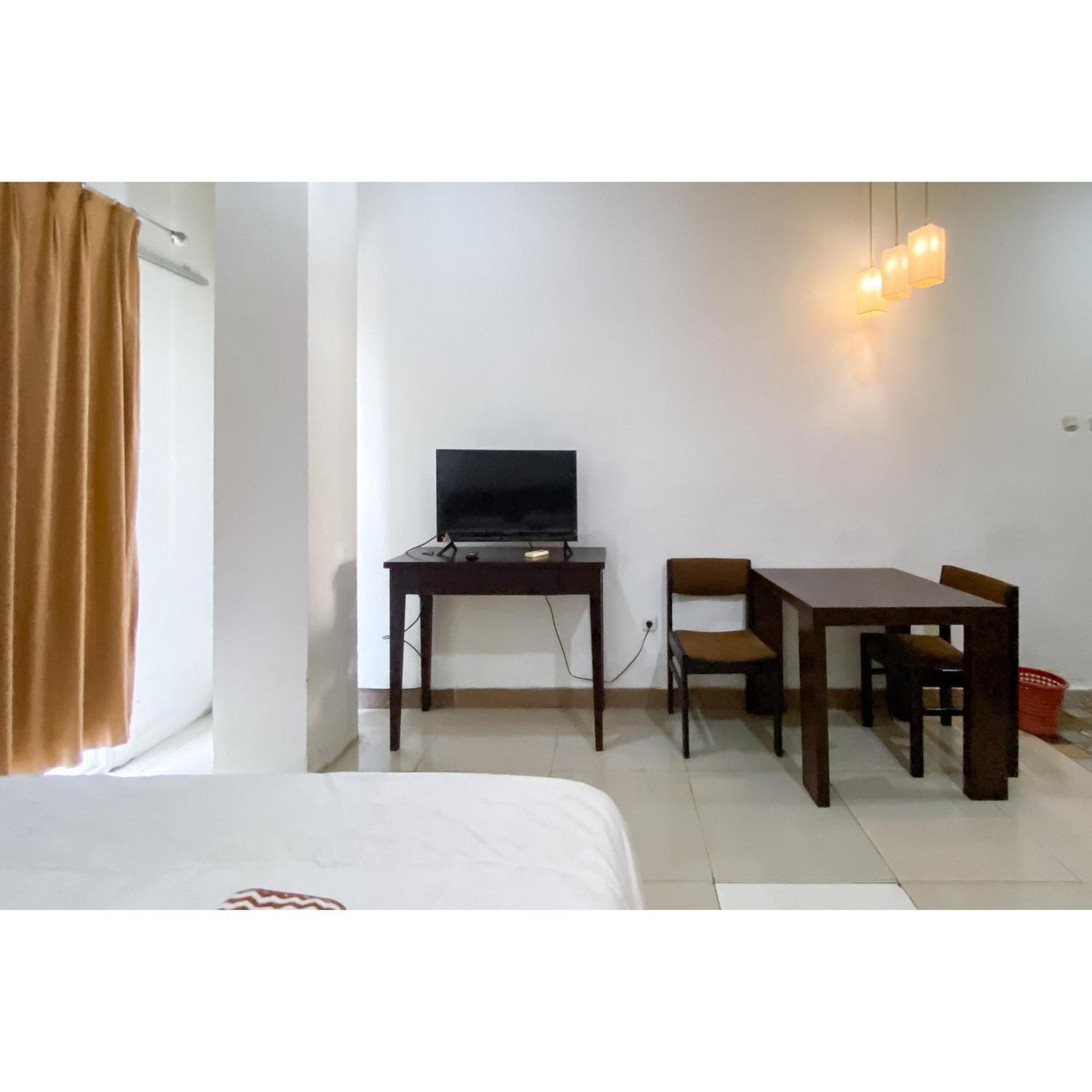 Hotel Curves Mitra Reddoorz 2*