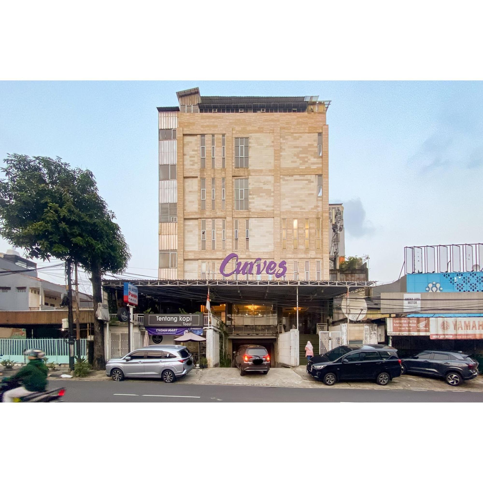 Hotel Curves Mitra Reddoorz 2*