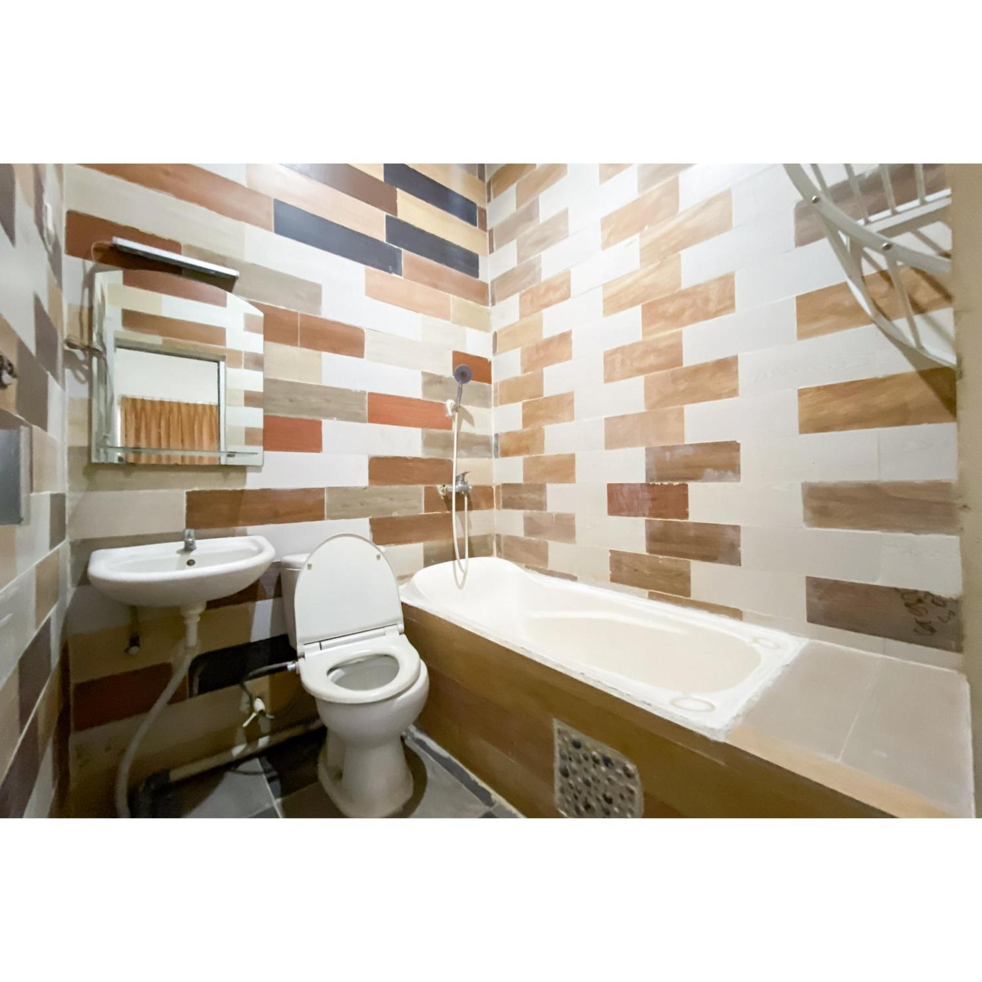 Hotel Curves Mitra Reddoorz Jakarta